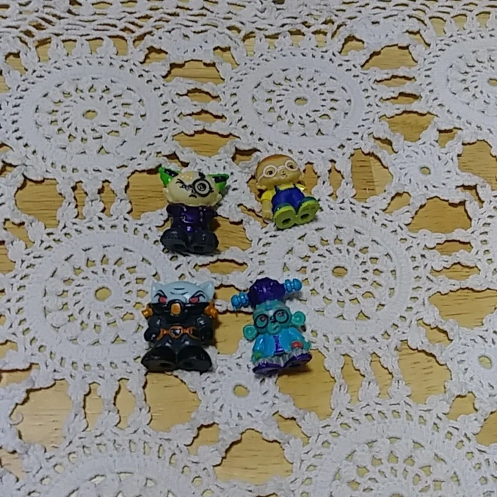 Ready2Robot mini figs build, swap, battle series 1